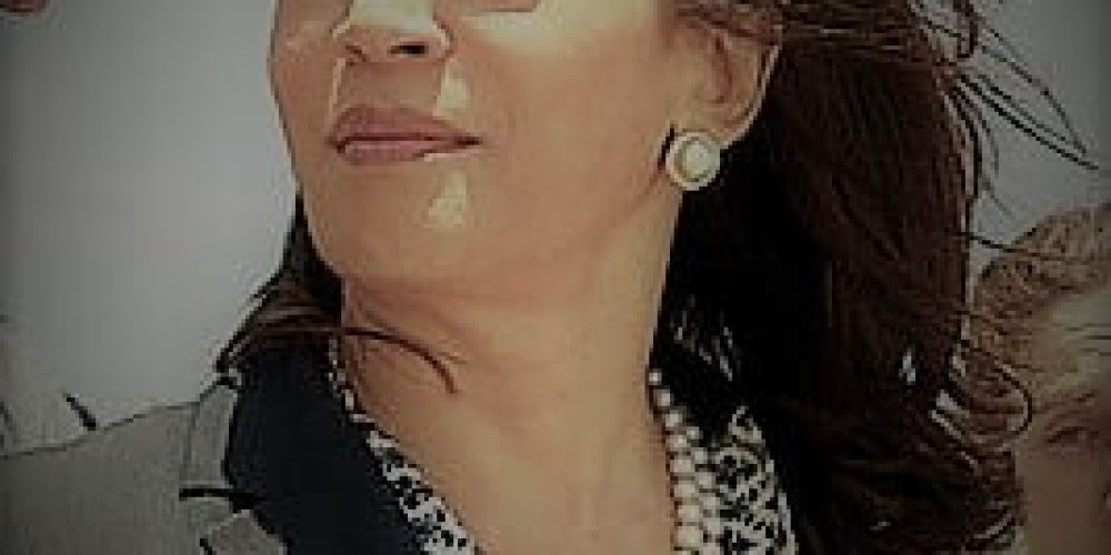 543px-Attorney_General_Kamala_Harris_tours_oil_spill_clean_up_efforts_01_(cropped)